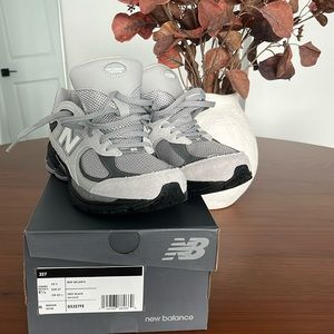 Big Kids US 4.5 New Balance 2002R